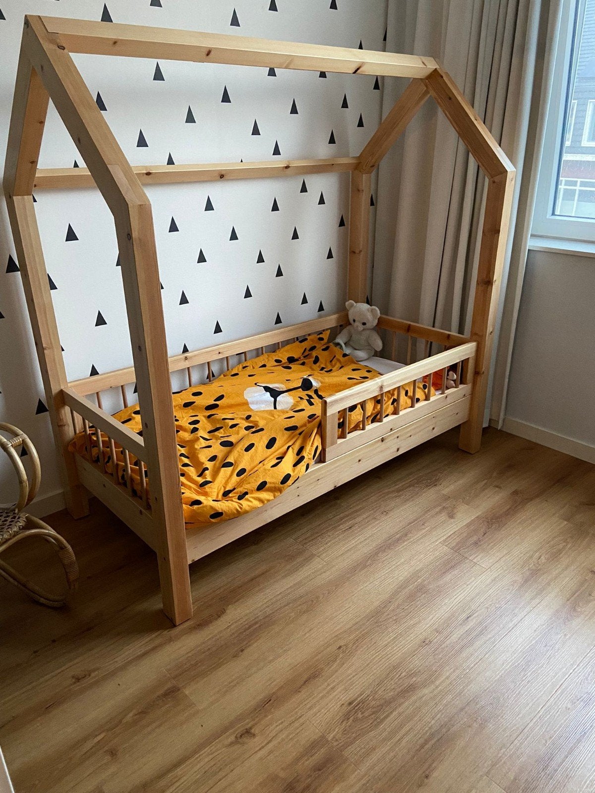 Handgemaakt huisjesbed, Kinderen en Baby's, Ophalen, 70 tot 85 cm, 140 tot 160 cm, Zo goed als nieuw