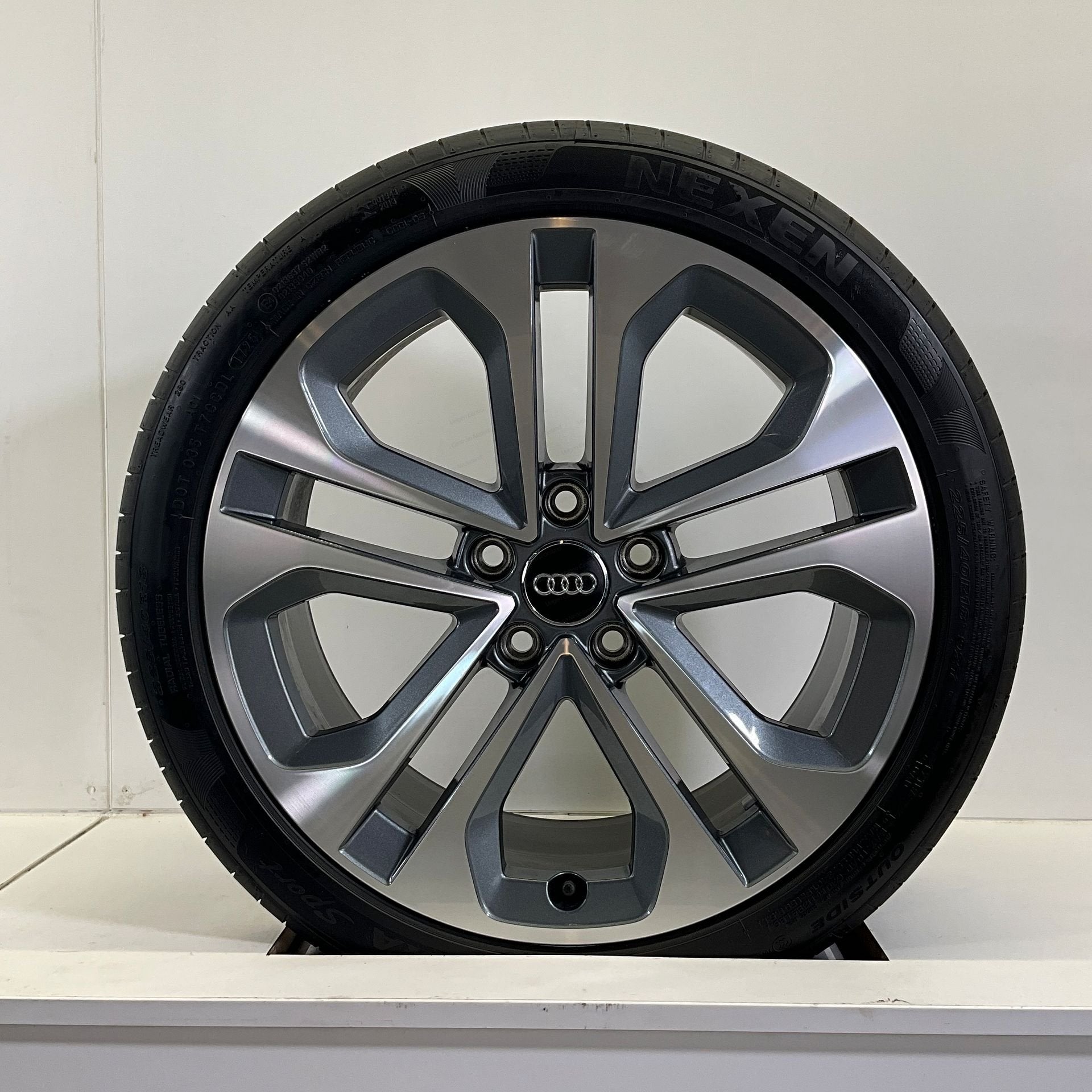 NIEUW AUDI A3 SET VElGEN + ZOMERBANDEN 18 INCH, Auto-onderdelen, Banden en Velgen, 18 inch, -, -, Banden en Velgen