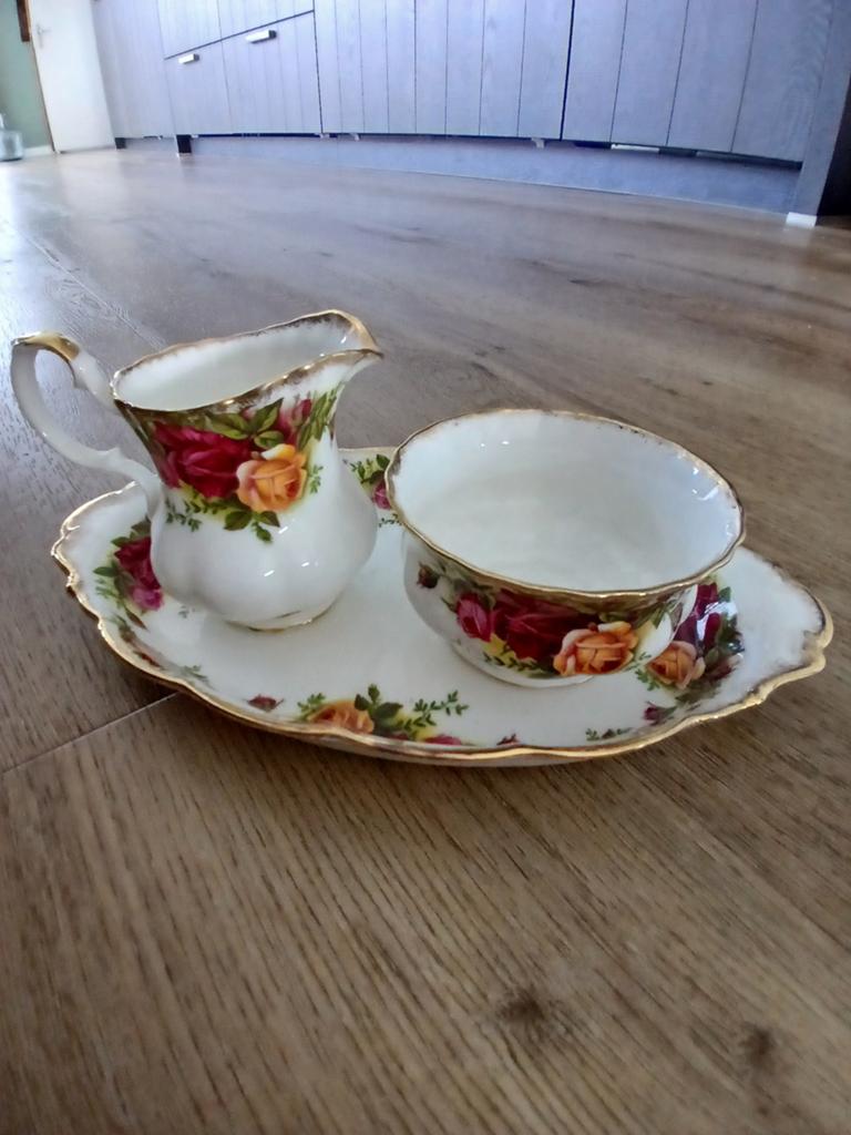 Royal Albert roomstel., Antiek en Kunst, Antiek | Servies los, Ophalen of Verzenden