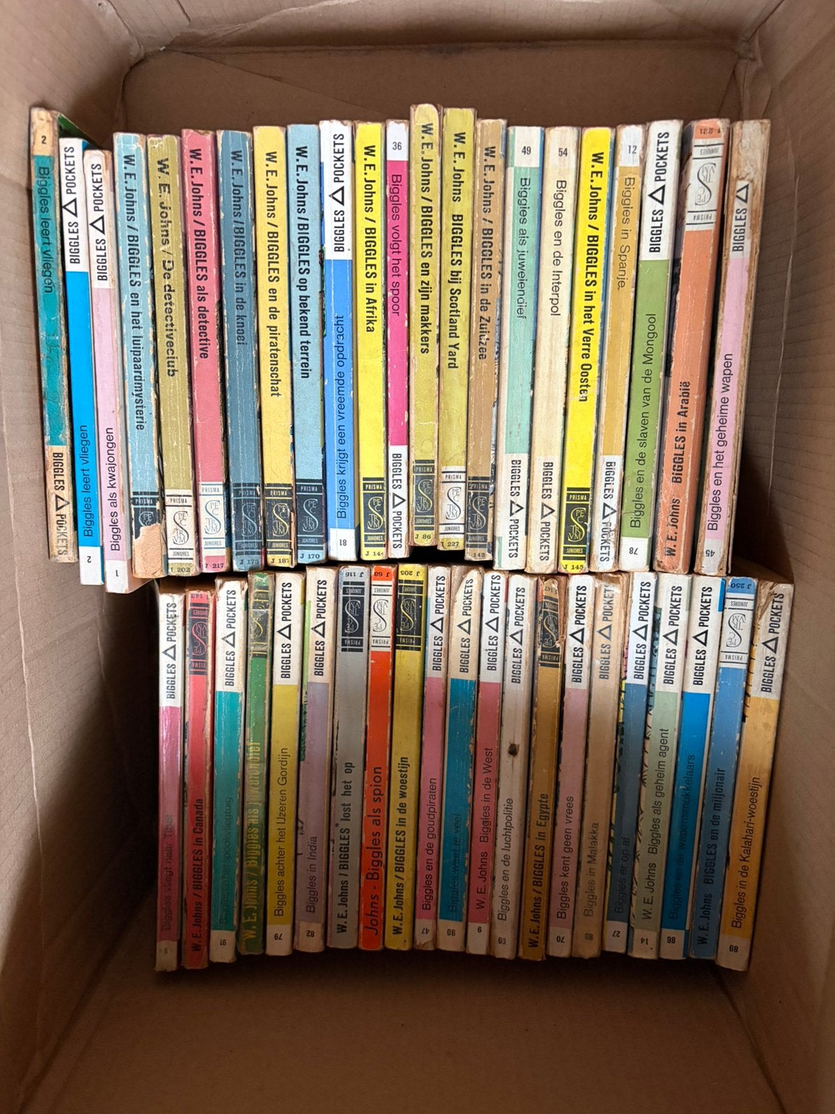 Biggles pockets partij - 43 boekjes, Verzenden, Gelezen