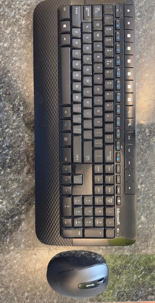 Microsoft Wireless QWERTY-Toetsenbord 2000 Ergonomisch Set, Computers en Software, Toetsenborden, Zo goed als nieuw, Ergonomisch