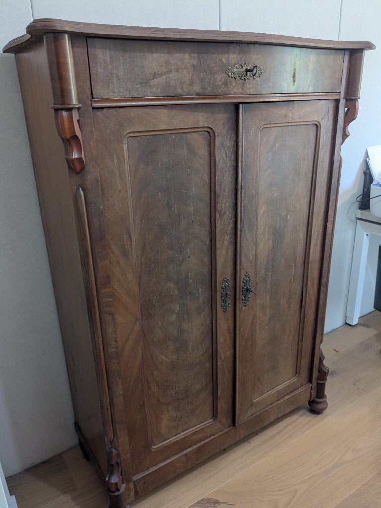 Antieke houten kast met mooie details, Ophalen