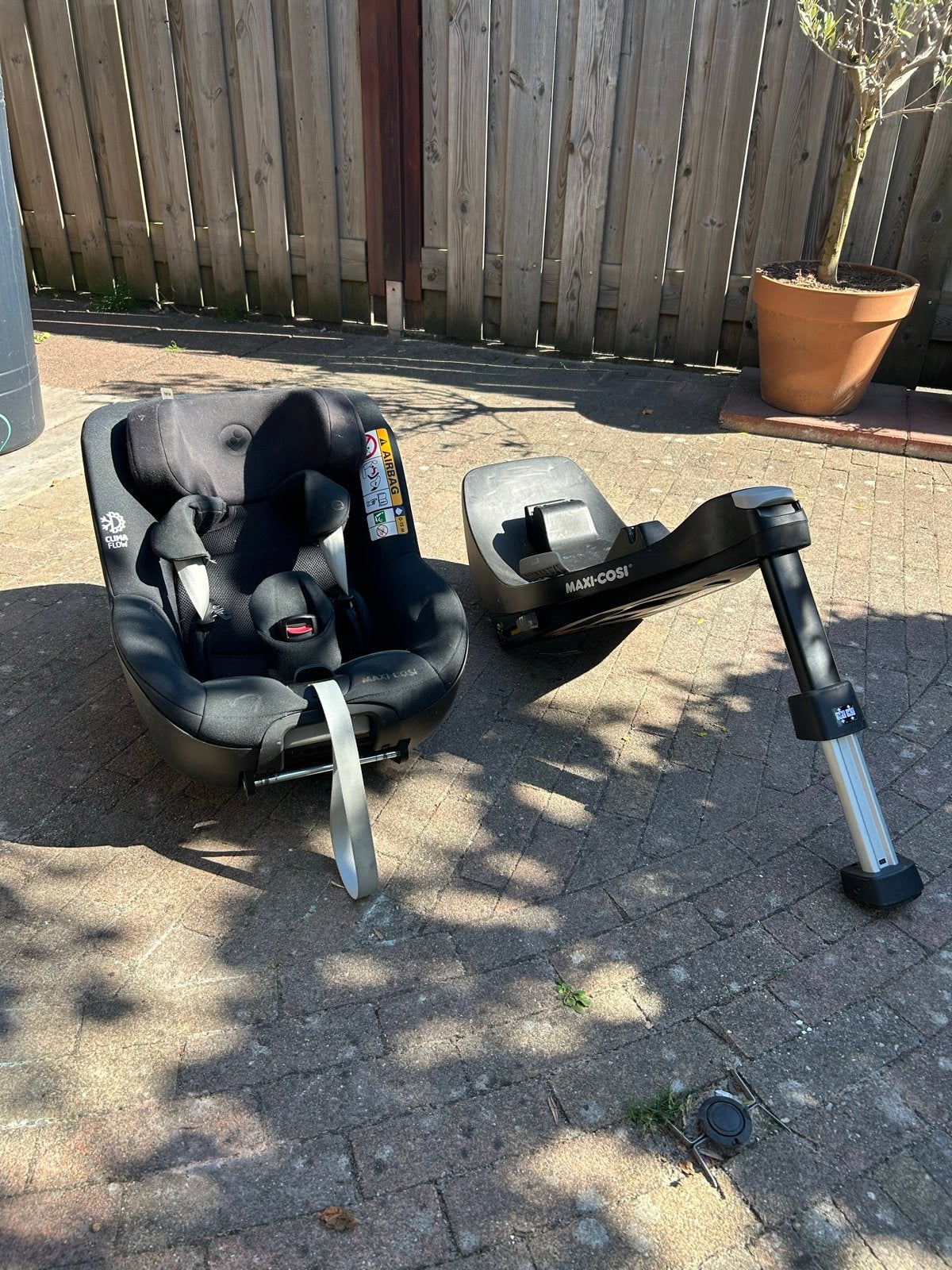 Maxi-Cosi Pearl 360 autostoel met FamilyFix 360 base, Ophalen, 0 t/m 18 kg, Verstelbare rugleuning, Zo goed als nieuw