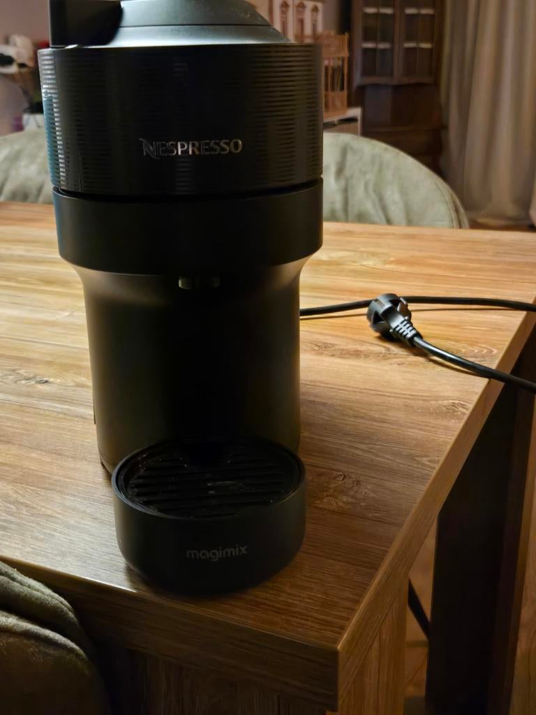 Nespresso Magimix Essenza Mini Koffiecup Machine Zwart, Ophalen, Gebruikt, Koffiemachine, 1 kopje