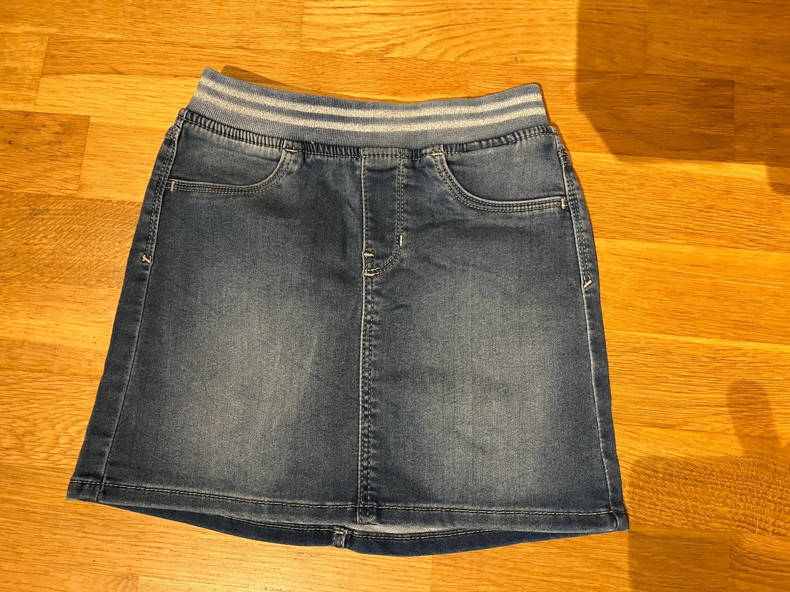 Blauwe spijkerrok van h&m maat 122, Kinderen en Baby's, Kinderkleding | Maat 122, Ophalen of Verzenden, Zo goed als nieuw