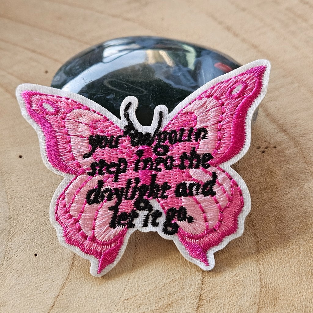 Strijk embleem applicatie Patch Roze vlinder step into the, D, Nieuw, Ophalen of Verzenden, D