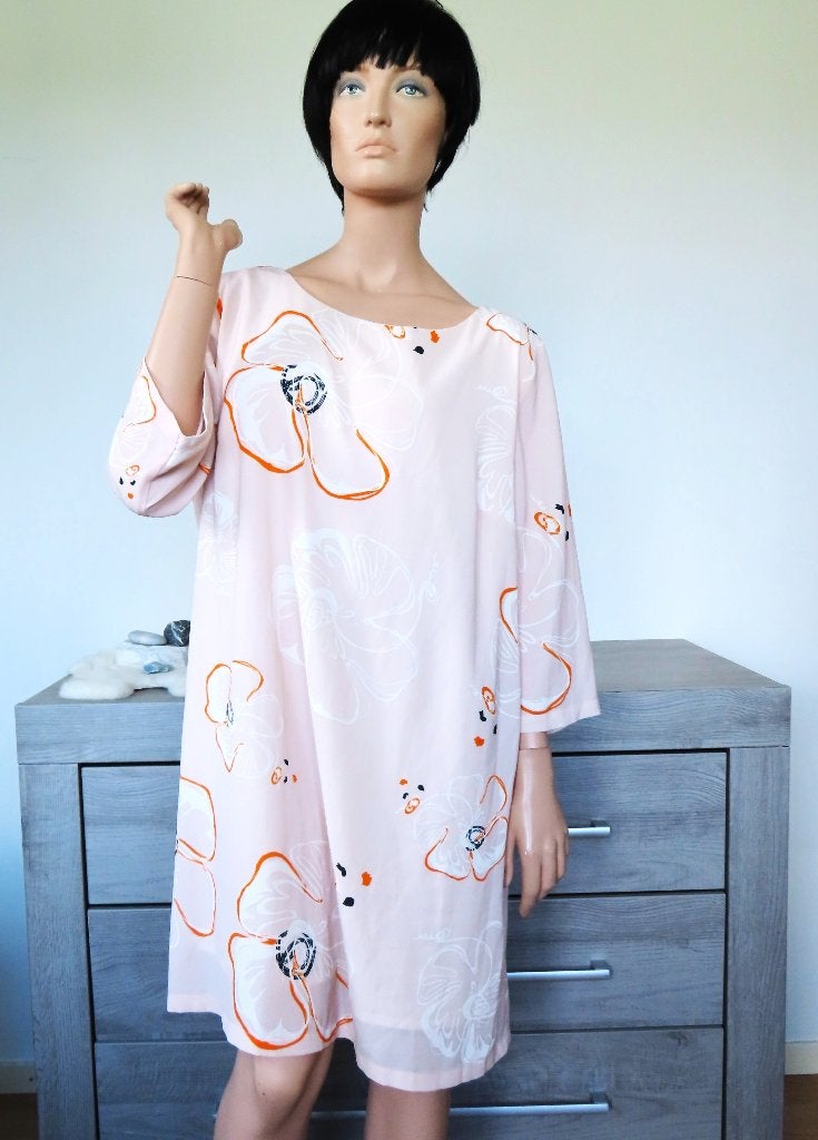 BEL & BO Wijde Jurk in pastel oranje met zwart/wit 46, Kleding | Dames, Bel&Bo, Maat 46/48 (XL) of groter, Oranje, Ophalen of Verzenden