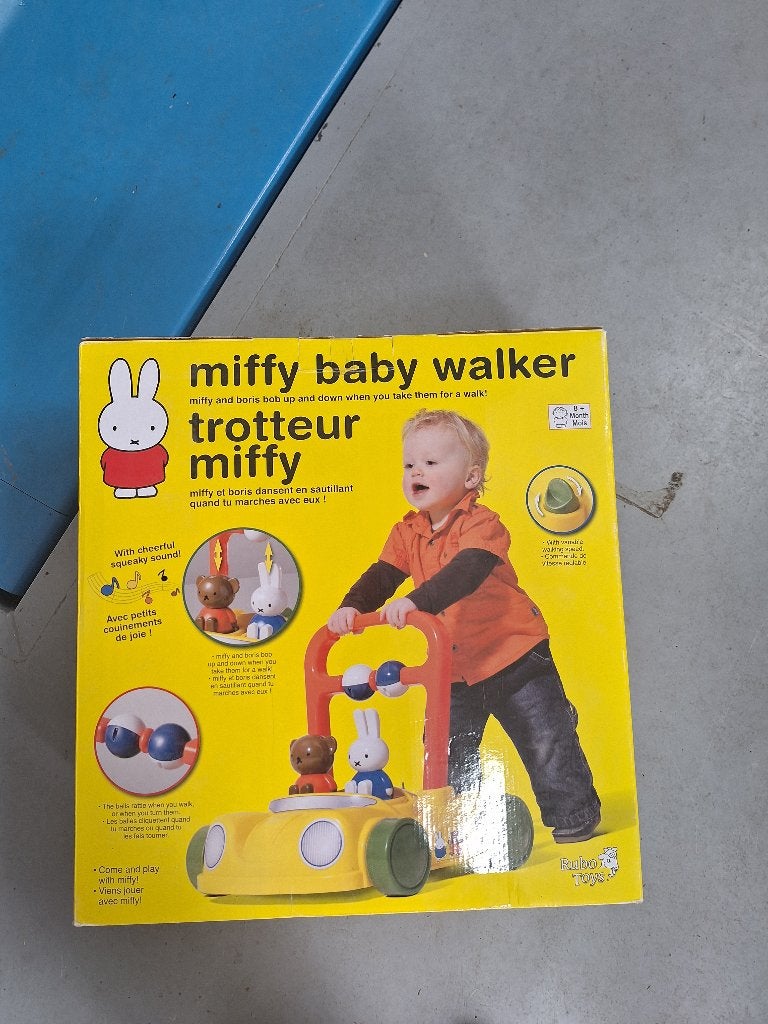 Loopwagen Nijntje, Kinderen en Baby's, Speelgoed | Babyspeelgoed, Ophalen, Zo goed als nieuw, Overige typen, Met wieltjes