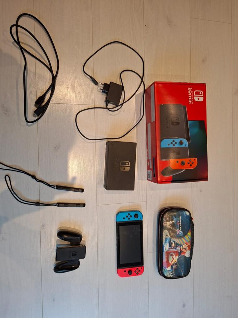 Nintendo Switch met Joy-Cons, Dock en Doos - Gebruikt, Ophalen, Gebruikt, Met 2 controllers, Switch Original