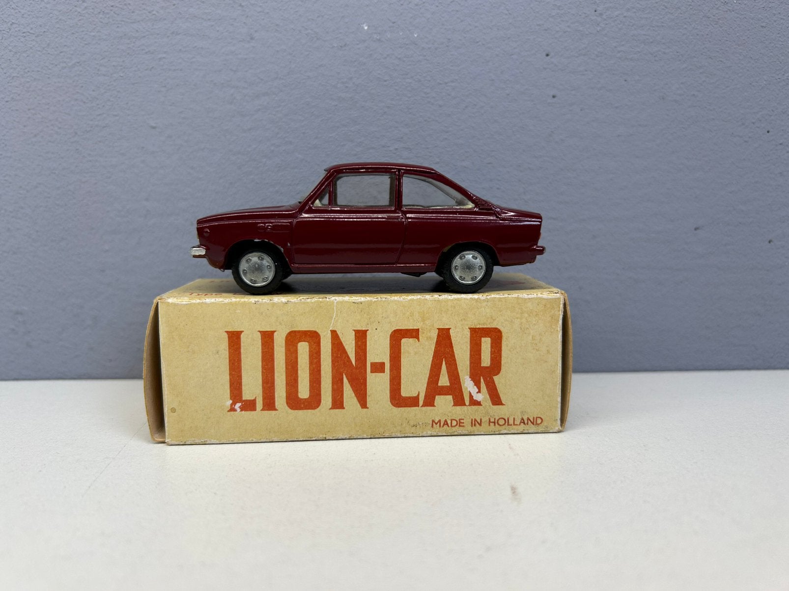 Lion toys car Daf 66 Coupé Aubergine 70’s, Hobby en Vrije tijd, Modelauto's | 1:50, Ophalen of Verzenden, Auto, Lion Toys