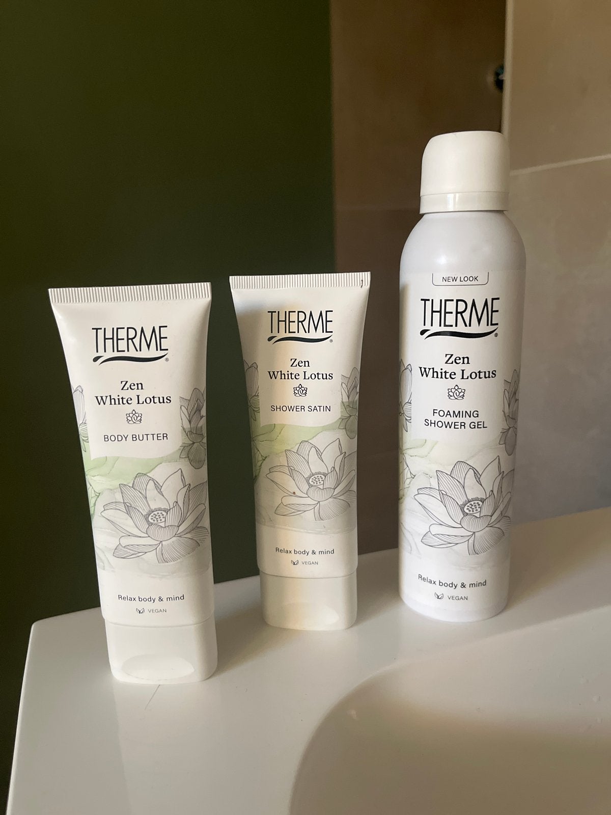 Nieuwe Therme Zen White Lotus set (3 stuks), Sieraden, Tassen en Uiterlijk, Ophalen of Verzenden, Nieuw, Bad & Douche