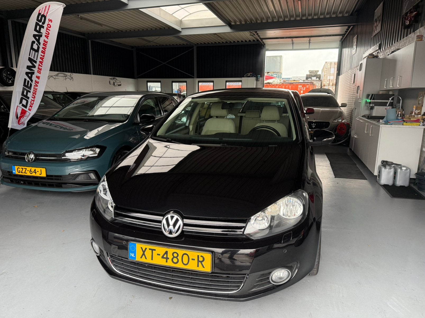 Volkswagen Golf 1.4 TSI HIGHLINE 6-BAK motor verbruikt olie, Auto diversen, Schadeauto's, Ophalen, Zwart, Benzine