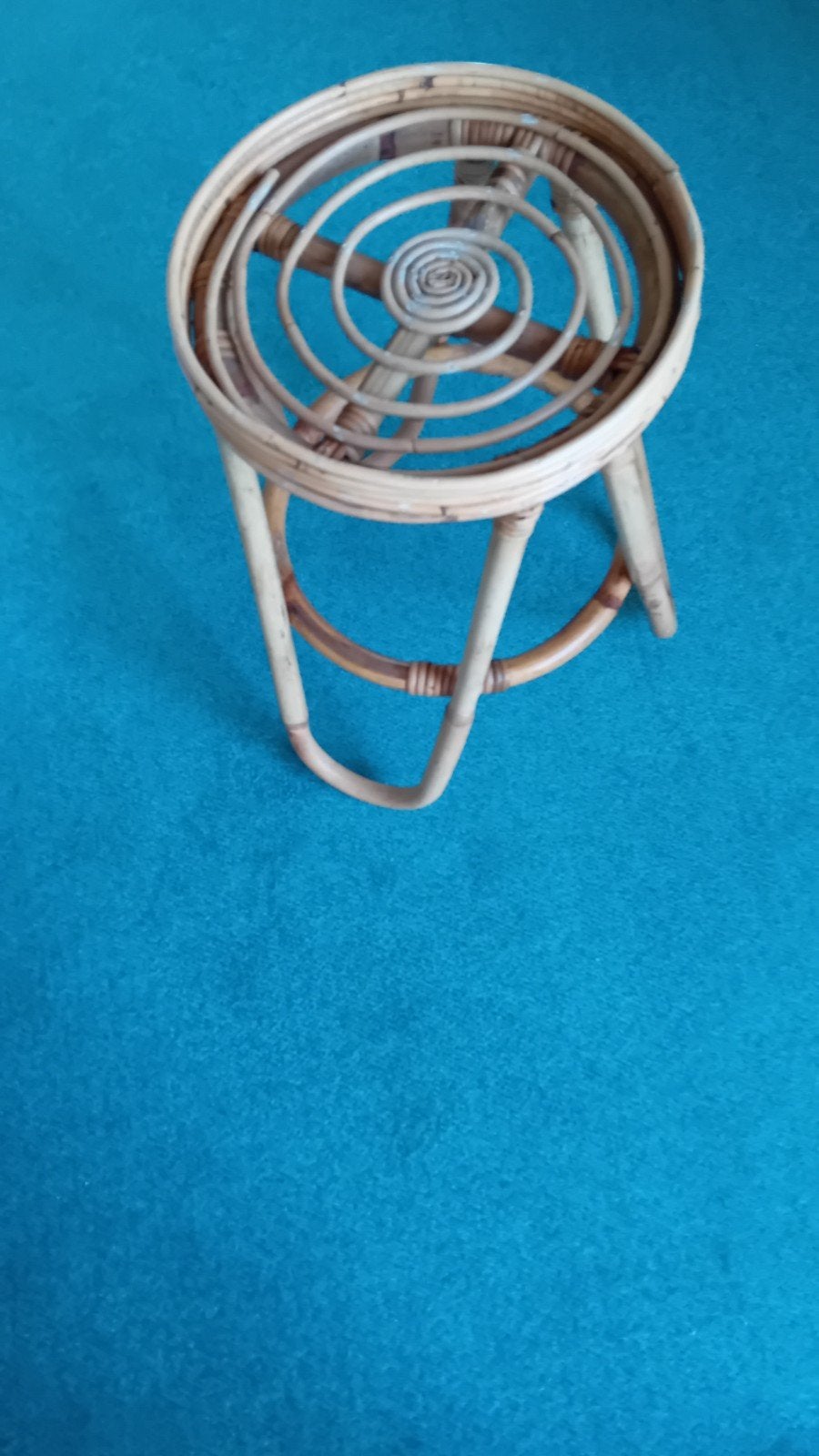 Rotan oud bijzet tafeltje, 45 tot 60 cm, Minder dan 55 cm, Gebruikt, Rond