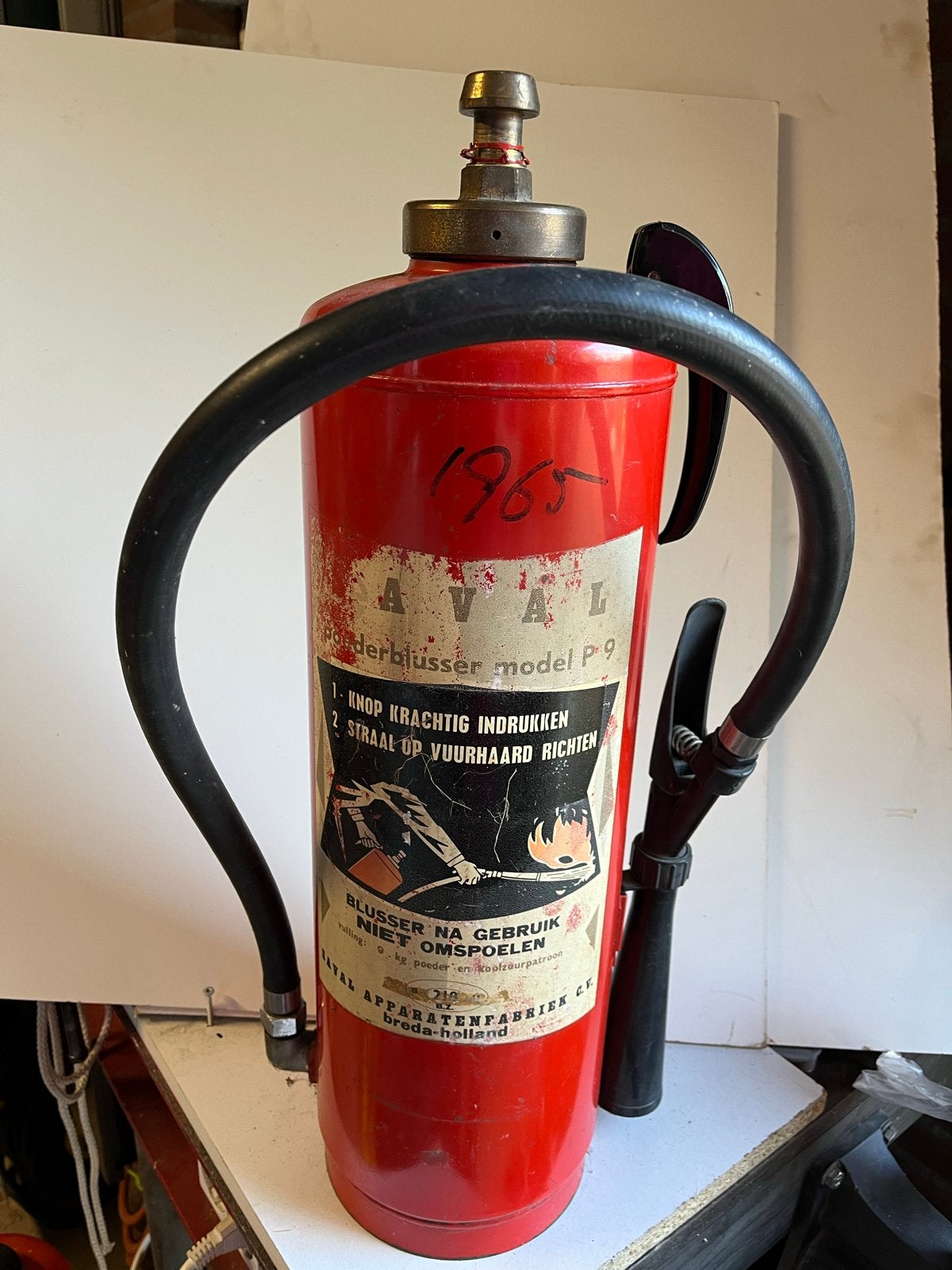 Vintage AVAL poederbrandblusser model P-9 uit 1965, Ophalen, Gebruikt, Brandblusser