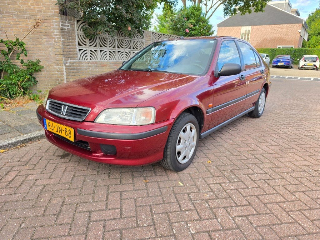 Honda Civic 1.5 Vtec-e 1997 nieuwe APK + Distributie (AIRCO), Voorwielaandrijving, 40 €/maand, Zwart, 4 cilinders