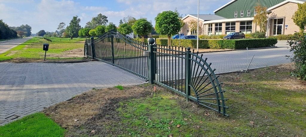 Dubbele draaipoort 8.25 m.!, Ophalen, Met poort, Gebruikt, Spijlenhekwerk