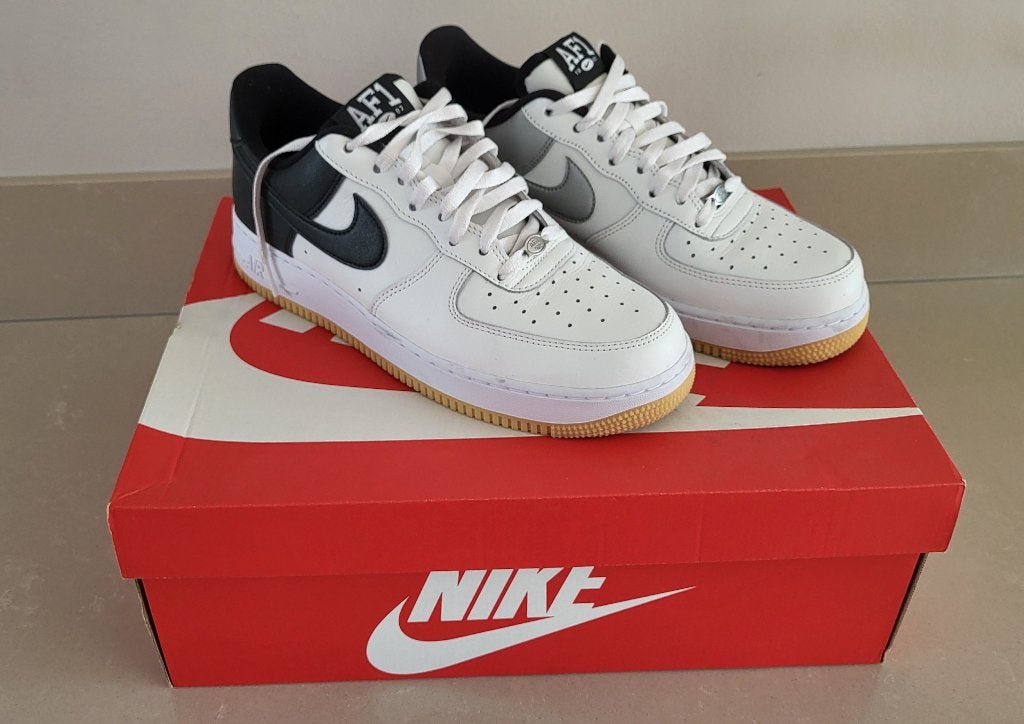Nieuw - Nike Air Force 1 '07 LV8 White/Black/Metallic Silver, Nike, Nieuw, Ophalen of Verzenden, Wit