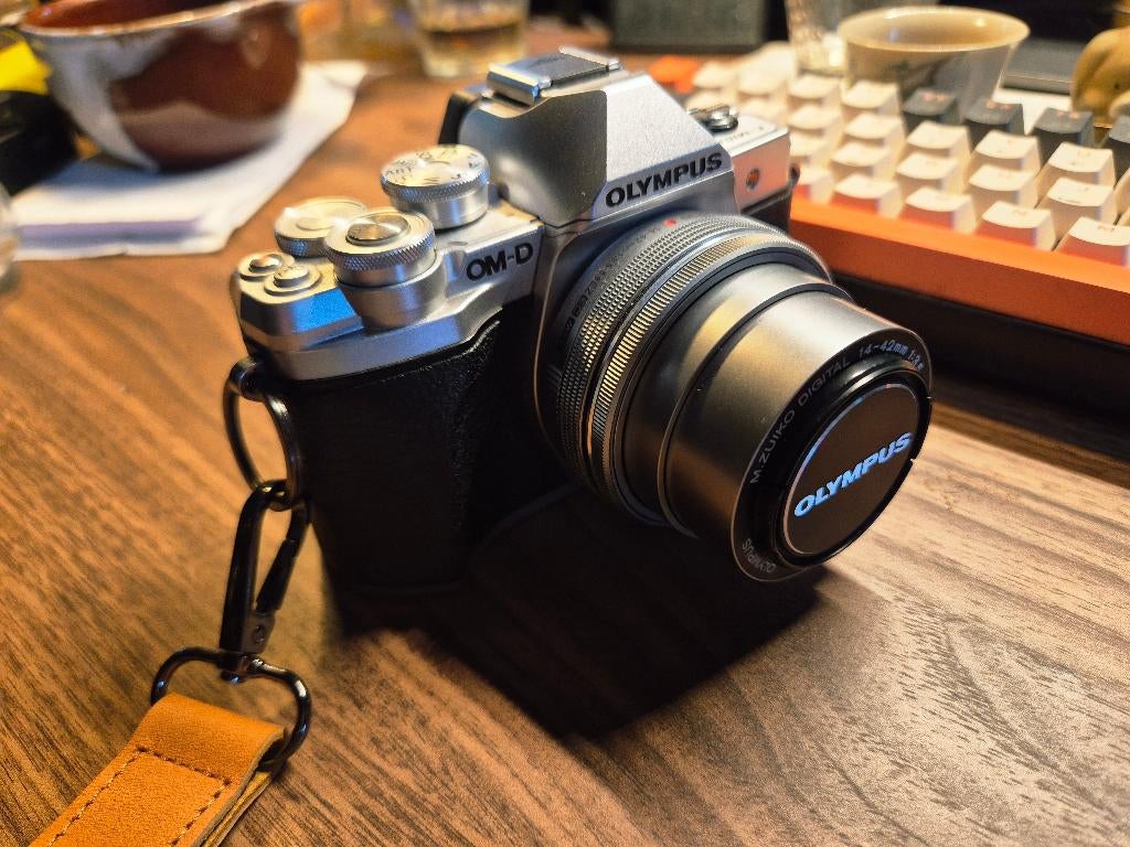 Olympus E-M10 mark III + Lens M.zuiko digital 14-42mm, Ophalen, Gebruikt, Compact, Olympus