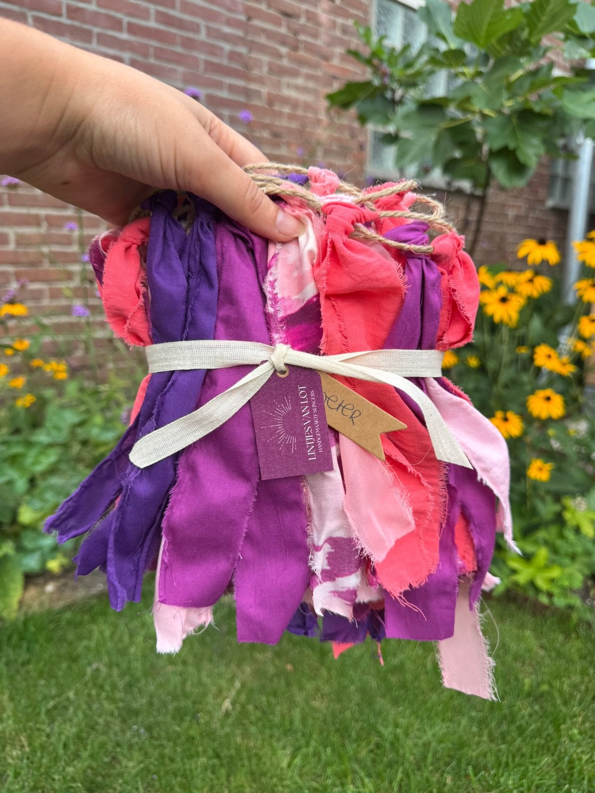 Kleurrijke lintjeslinger - roze paars - 3 meter, Ophalen of Verzenden, Nieuw, Versiering