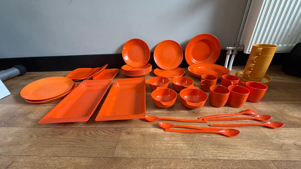 Vintage oranje servies set, retro design, Huis en Inrichting, Keuken | Servies, Overige materialen, Gebruikt, Ophalen of Verzenden