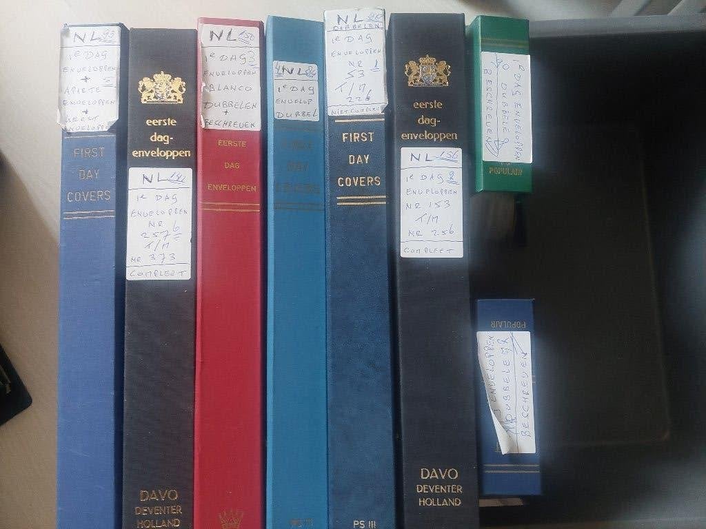 Beschrijving Wm 875 fdc in 8 albums zie scan en lees tekst, Postzegels en Munten, Ophalen of Verzenden, Postfris