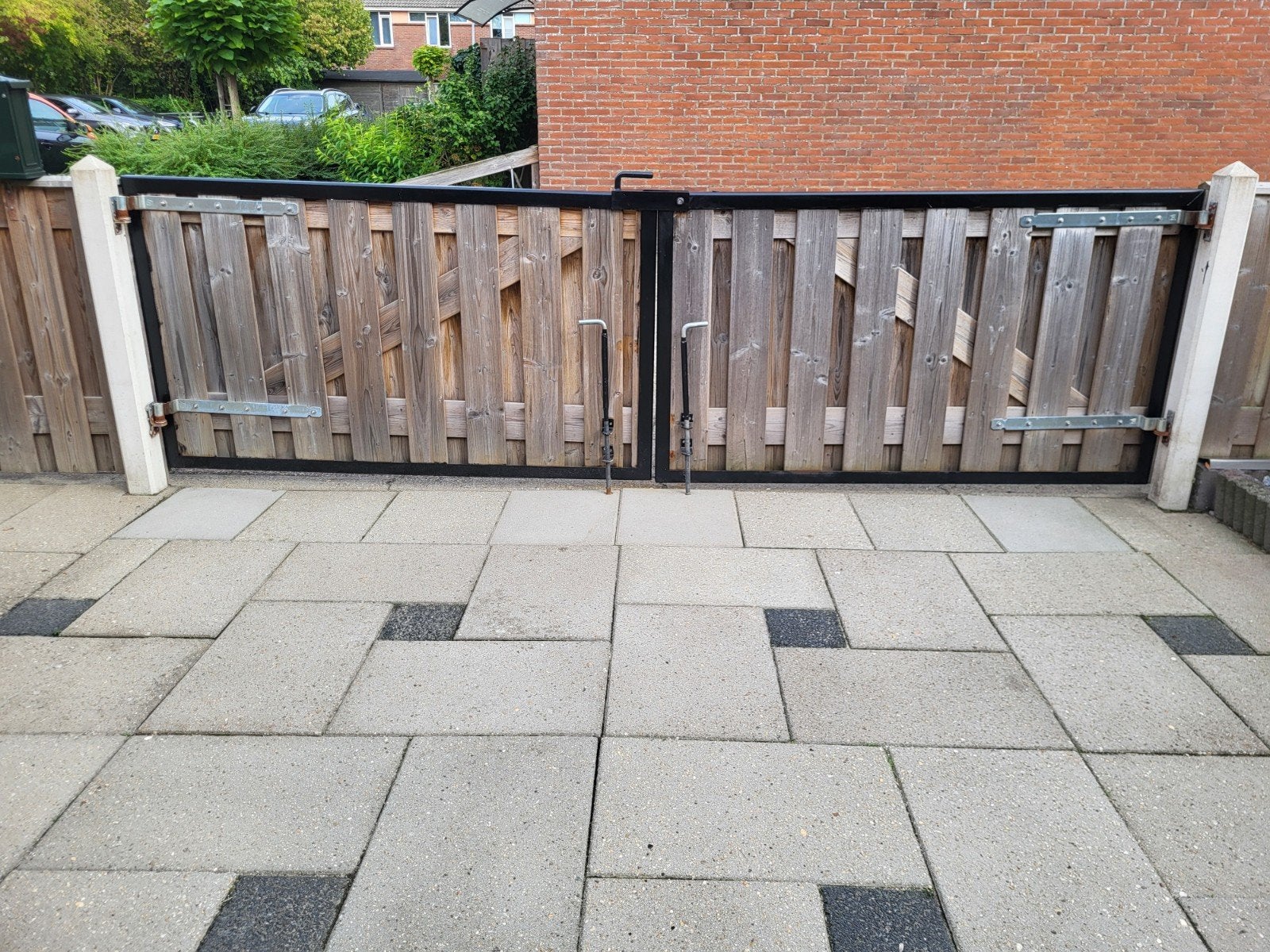 Hekwerk met ijzeren omlijsting en houten planken, Ophalen, Gebruikt, IJzer, Tuinhek