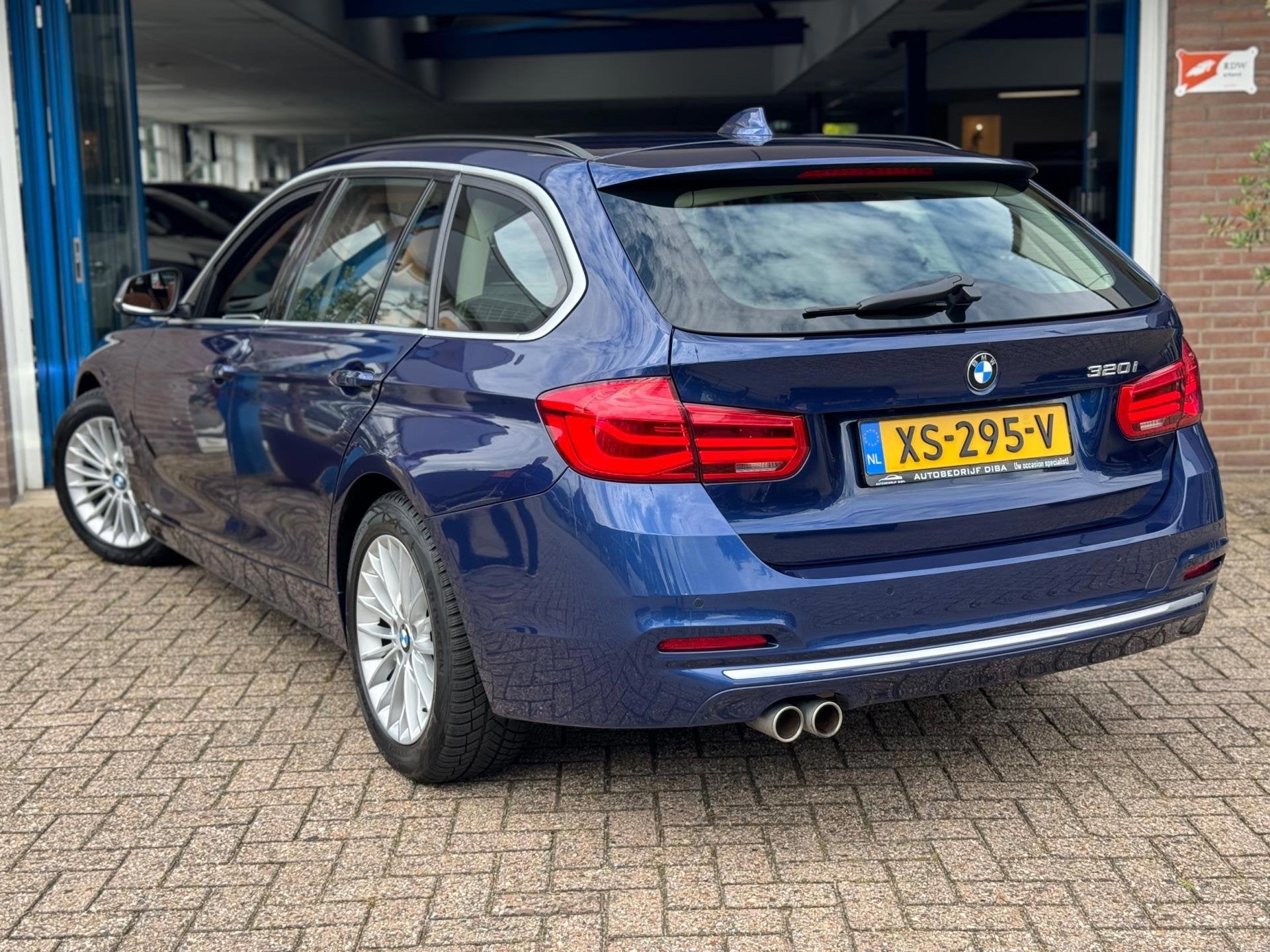 BMW 3-serie Touring 320i Luxury 2019 AUT NAVI LEDER 1e Eig!, Auto's, Automaat, 1998 cc, Achterwielaandrijving, Euro 6