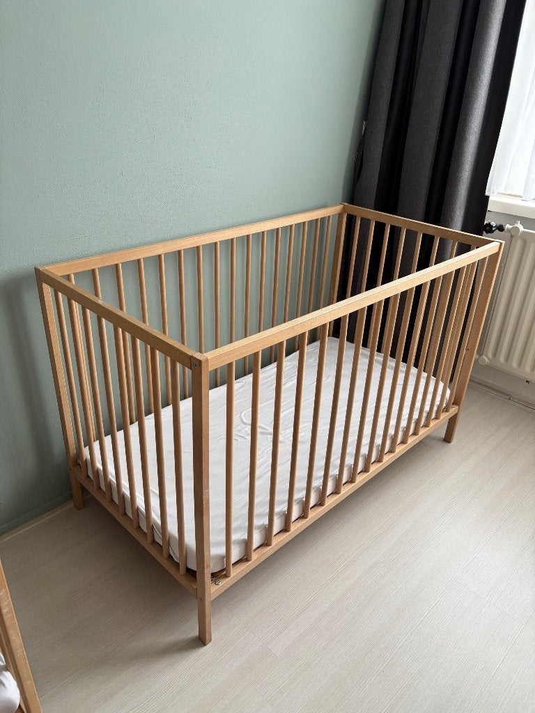 Babybedje, Kinderen en Baby's, Babywiegjes en Ledikanten, Ophalen, Zo goed als nieuw, Ledikant