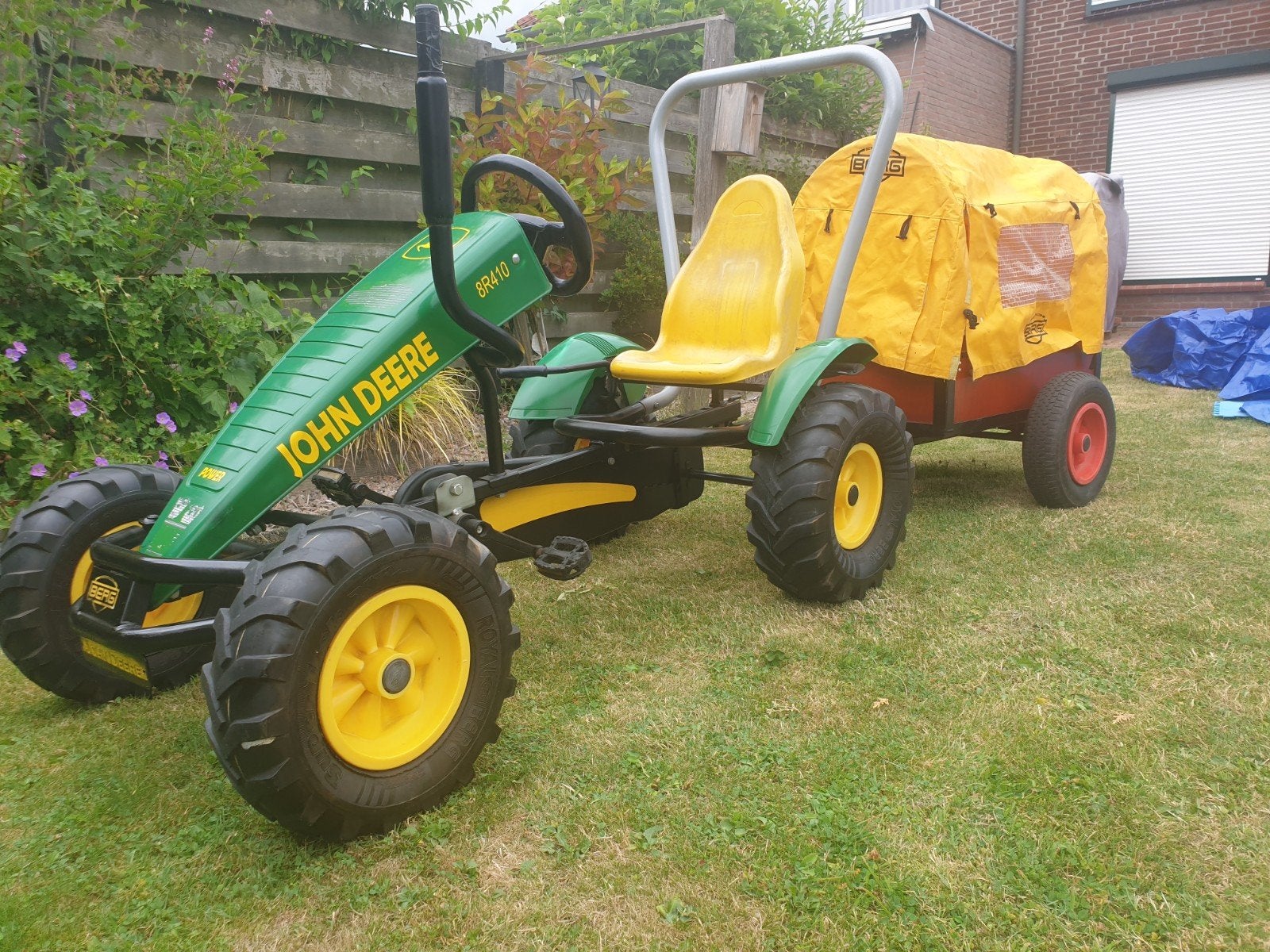 Berg skelter John Deere met rolbeugel en kiepaanhanger, Ophalen, Zo goed als nieuw, Loopfiets