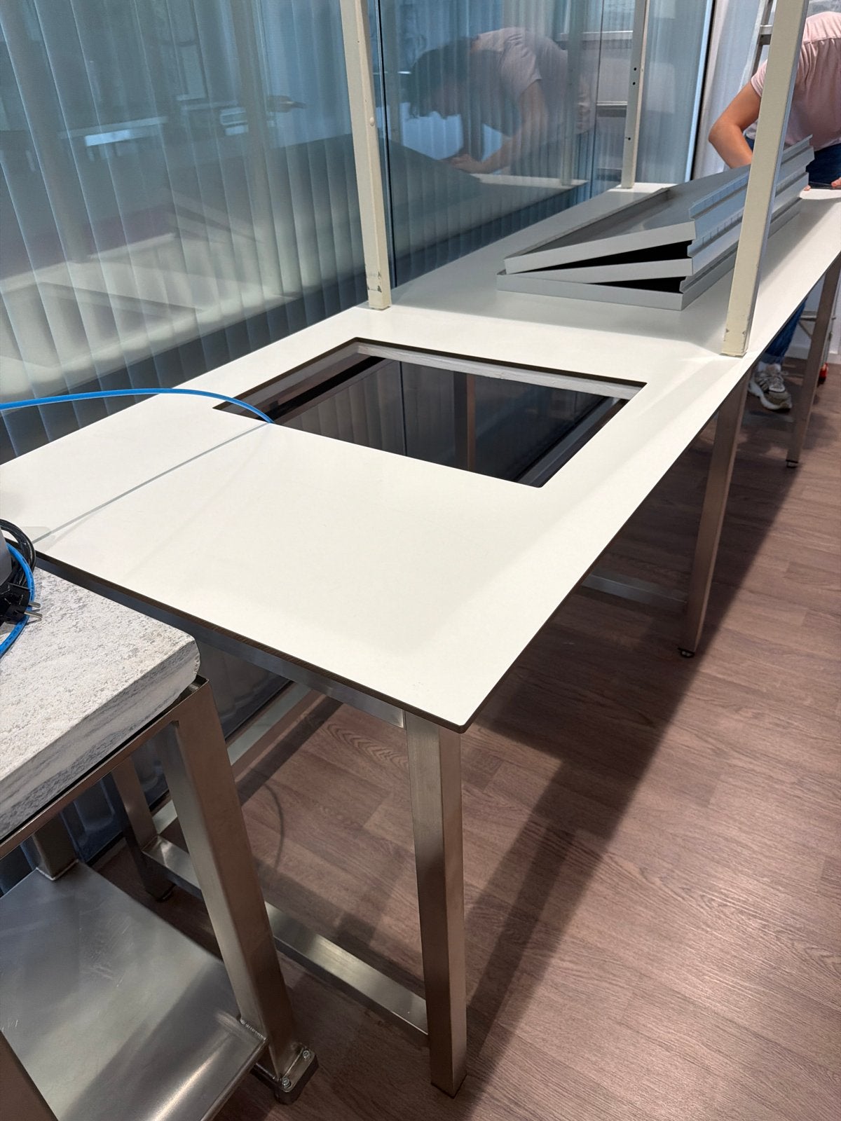 RVS tafel met trespaplaat en weegtafel, Ophalen, Gebruikt, 200 cm of meer, 50 tot 100 cm