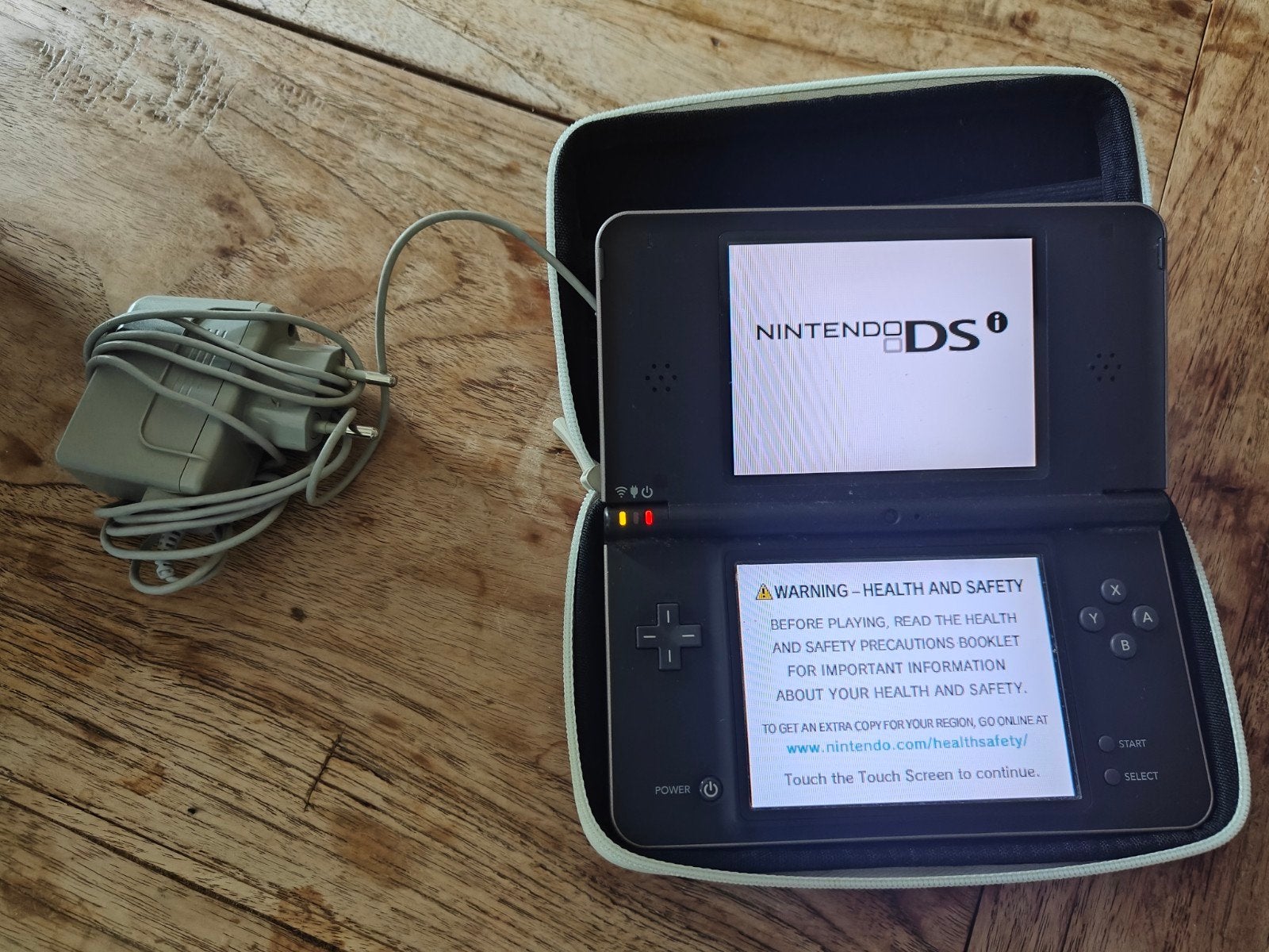 Nintendo DSi XL Zwart met oplader en hoesje, Spelcomputers en Games, Ophalen, Dsi XL, Gebruikt, Zwart