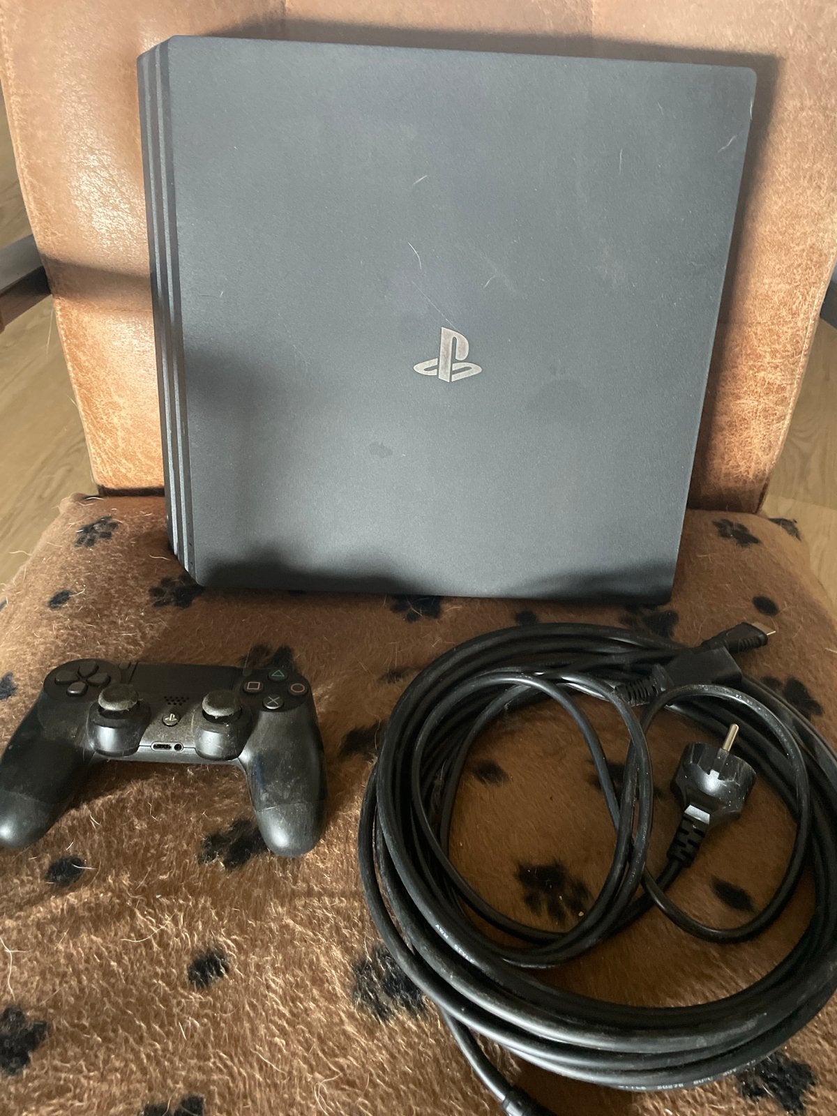 PlayStation 4 Pro met controller en 8 games, Spelcomputers en Games, Ophalen, Met games, Zo goed als nieuw, 1 TB
