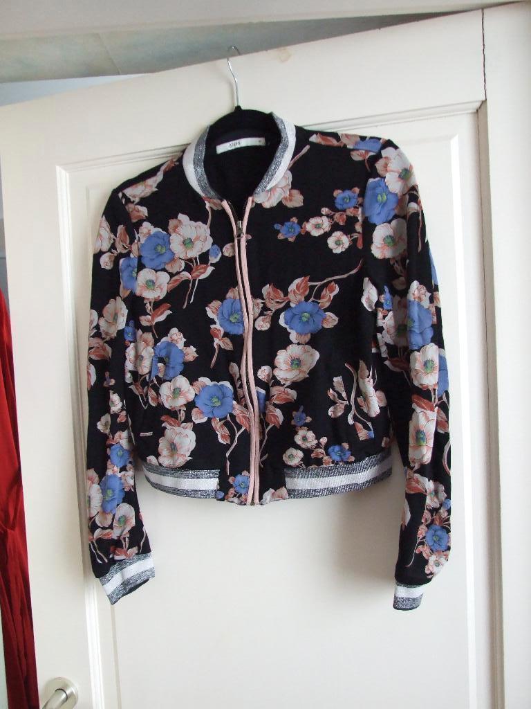 Steps gebloemd jasje maat S, Kleding | Dames, Jasjes, Kostuums en Pakken, Overige kleuren, Ophalen of Verzenden, Zo goed als nieuw