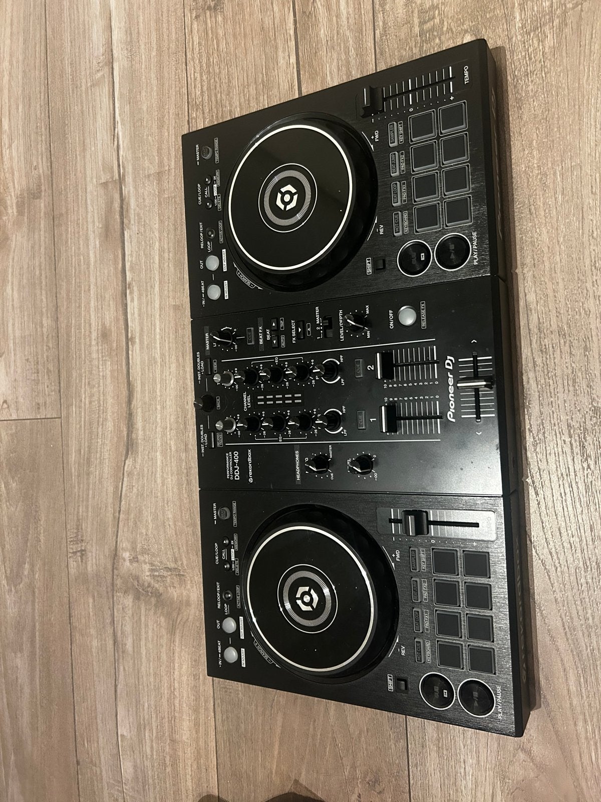 Foto 2 van Pioneer DJ DDJ-400 DJ Controller - Zo goed als nieuw