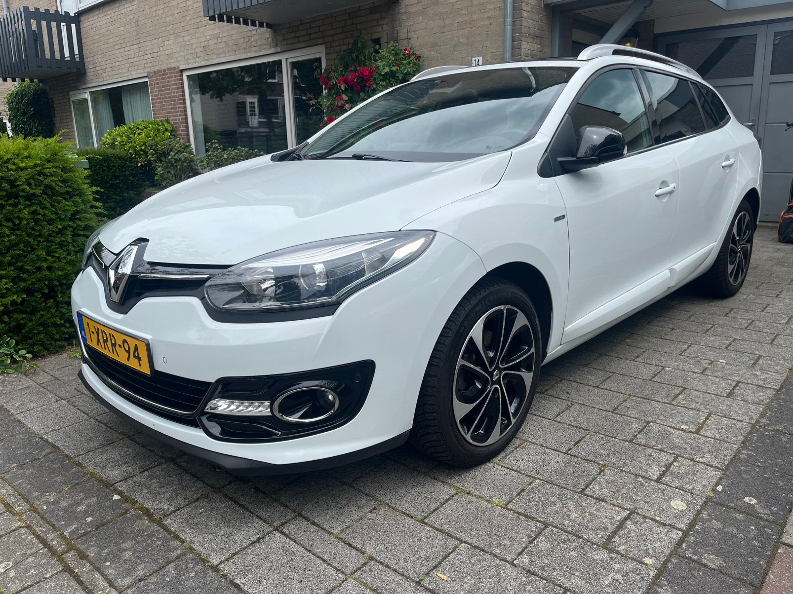 Renault Mégane 1.2 Bose 97KW EDC Estate 2014,nav, leer, pano, Auto's, Euro 5, Lichtsensor, Zwart, 4 cilinders