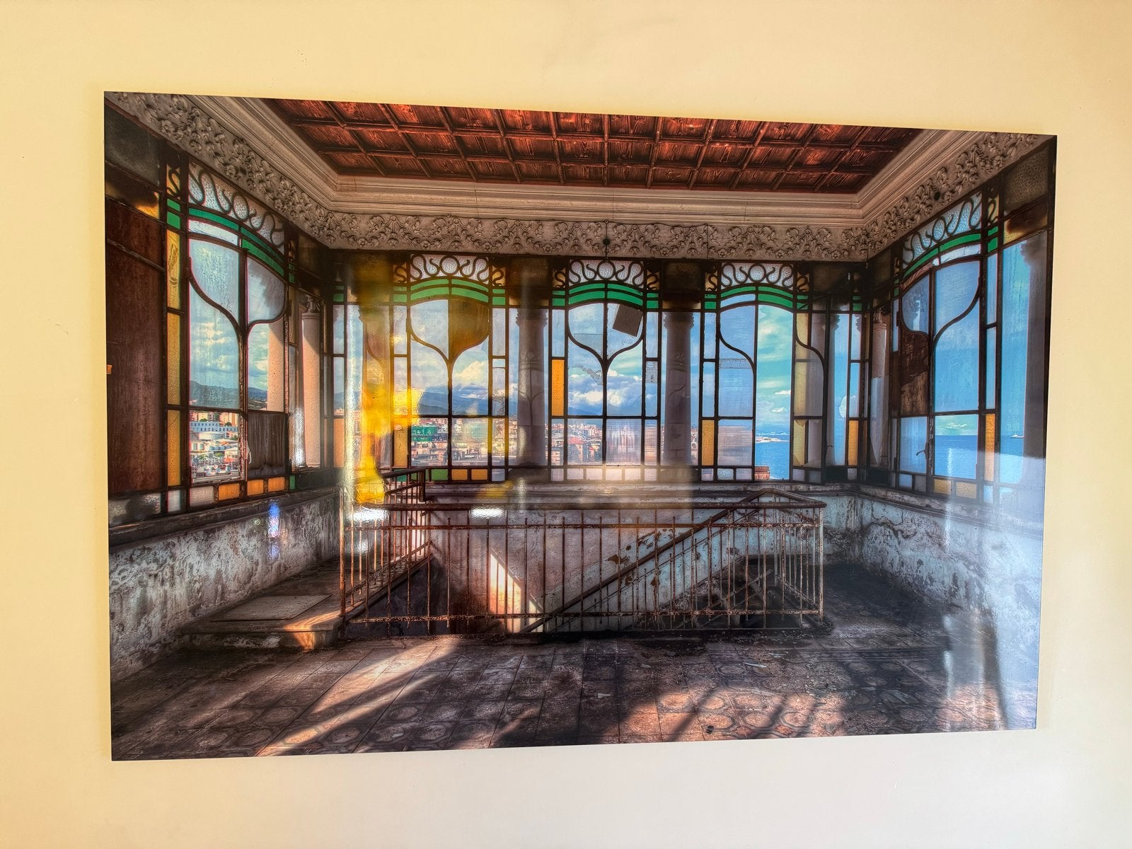 Grootse print van een verlaten gebouw met glas-in-lood ramen, Ophalen, 125 cm of meer, 75 cm of meer, Print