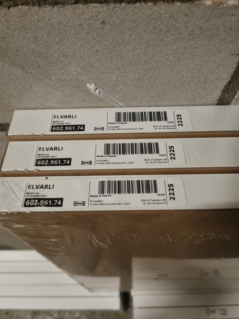 3x IKEA ELVARLI Plank - Nieuw in verpakking, Huis en Inrichting, Woonaccessoires | Wandplanken en Boekenplanken, Ophalen, Nieuw