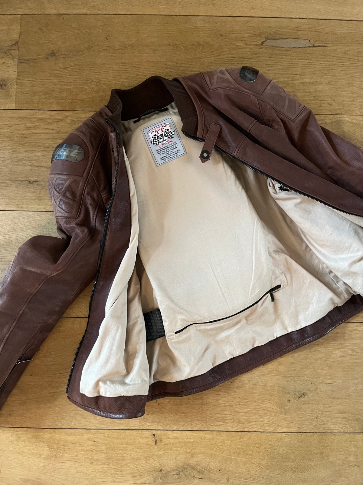 Dainese Isle of Man TT Limited Edition Leren Motorjas - M48, Ophalen of Verzenden, Tweedehands, Heren, Jas | leer