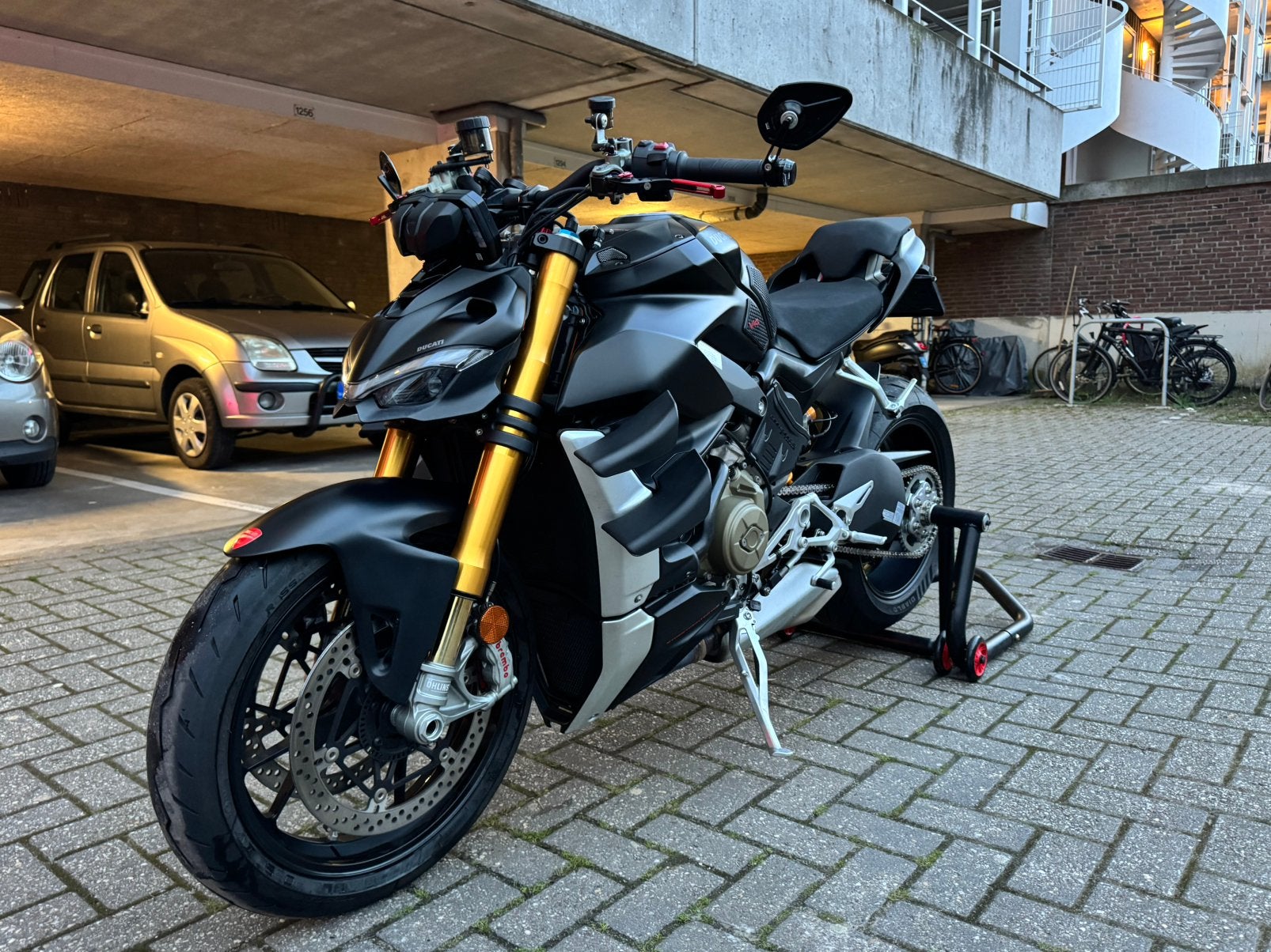 Ducati streetfighter V4S 2021 dark stealth dealeronderhouden, 4 cilinders, Motorrijbewijs A, Particulier, Meer dan 35 kW