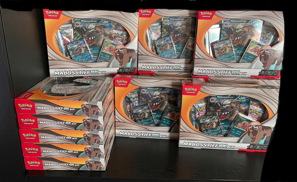 Pokémon Mabosstiff EX Box - Nieuw en Geseald, Hobby en Vrije tijd, Verzamelkaartspellen | Pokémon, Nieuw, Overige typen, Foil