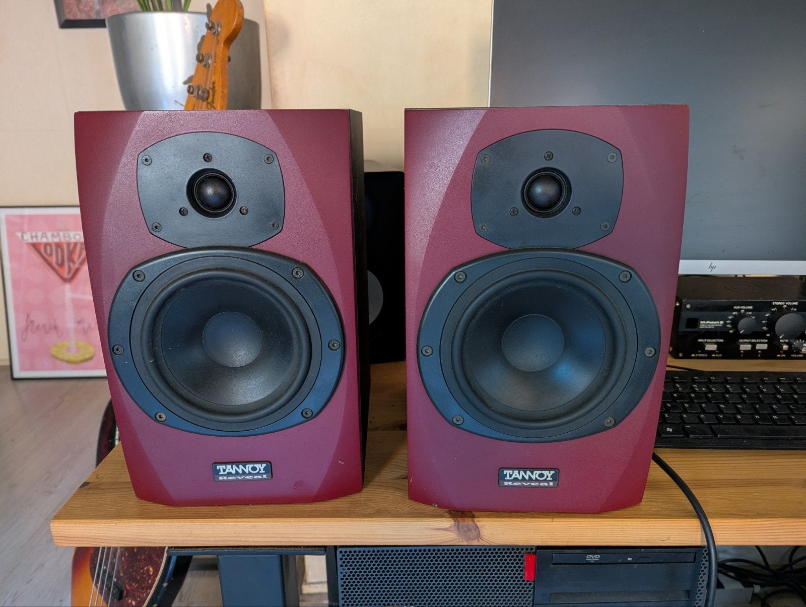 Tannoy Reveal studio monitors, Ophalen