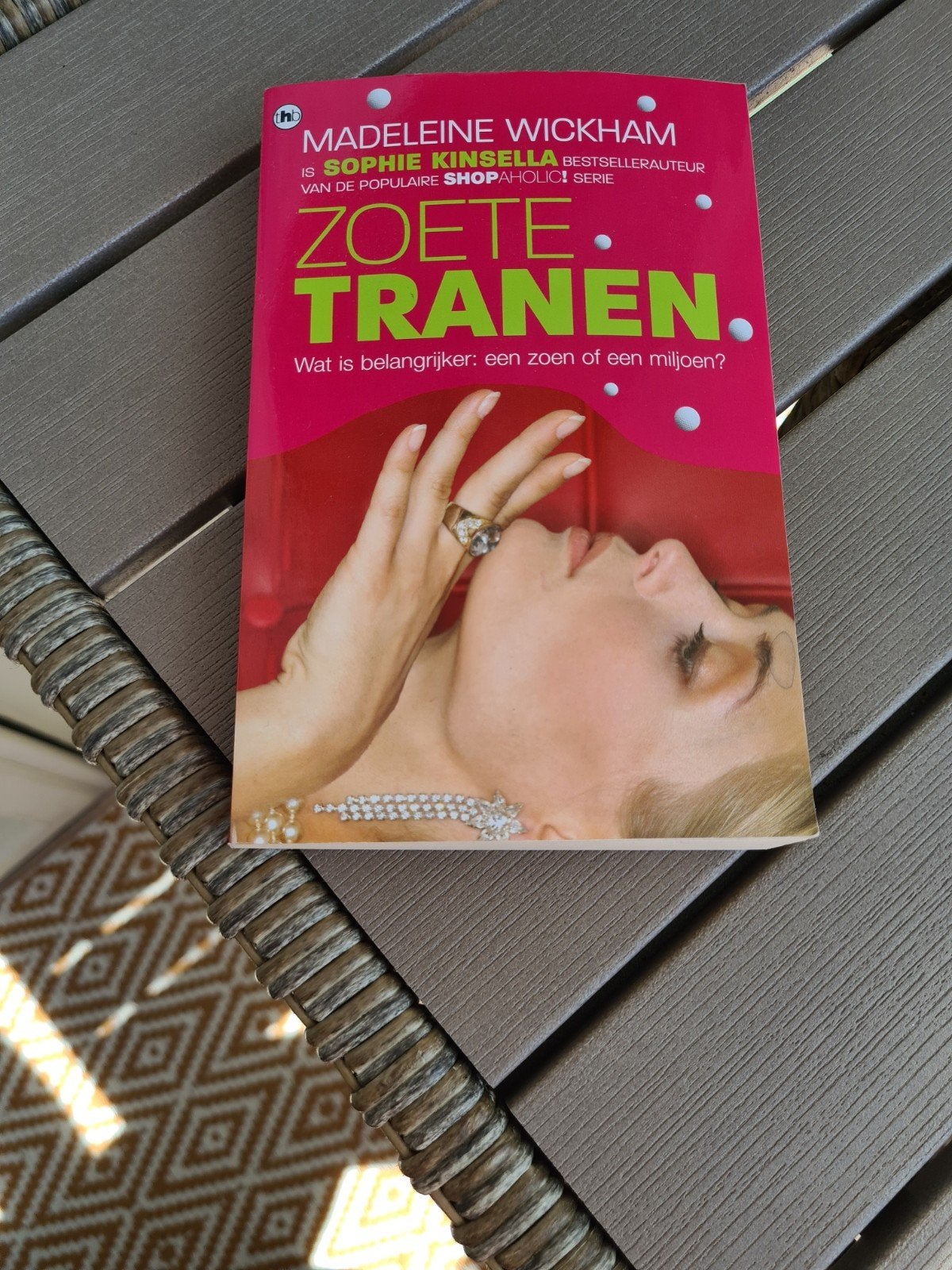 Madeleine Wickham - Zoete tranen, Boeken, Chicklit, Verzenden, Zo goed als nieuw, Madeleine wickham