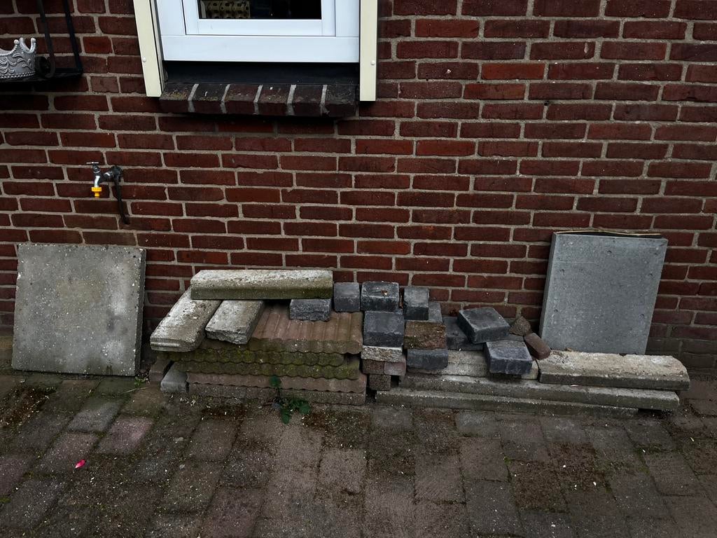 Gratis stenen en bandjes, Ophalen, Zo goed als nieuw, Beton, Klinkers