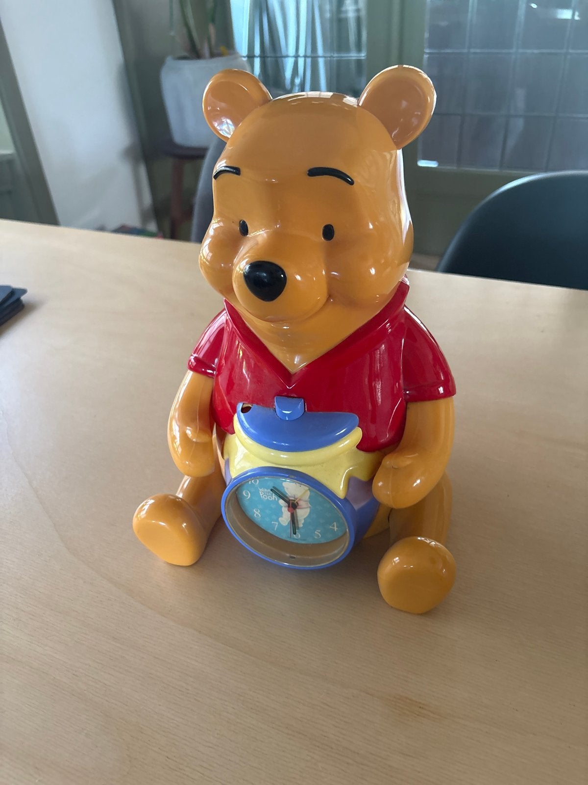 Winnie de Poeh spaarpot en klok - werkend, Analoog, Werkt op batterijen, Ophalen of Verzenden, Tafelklok