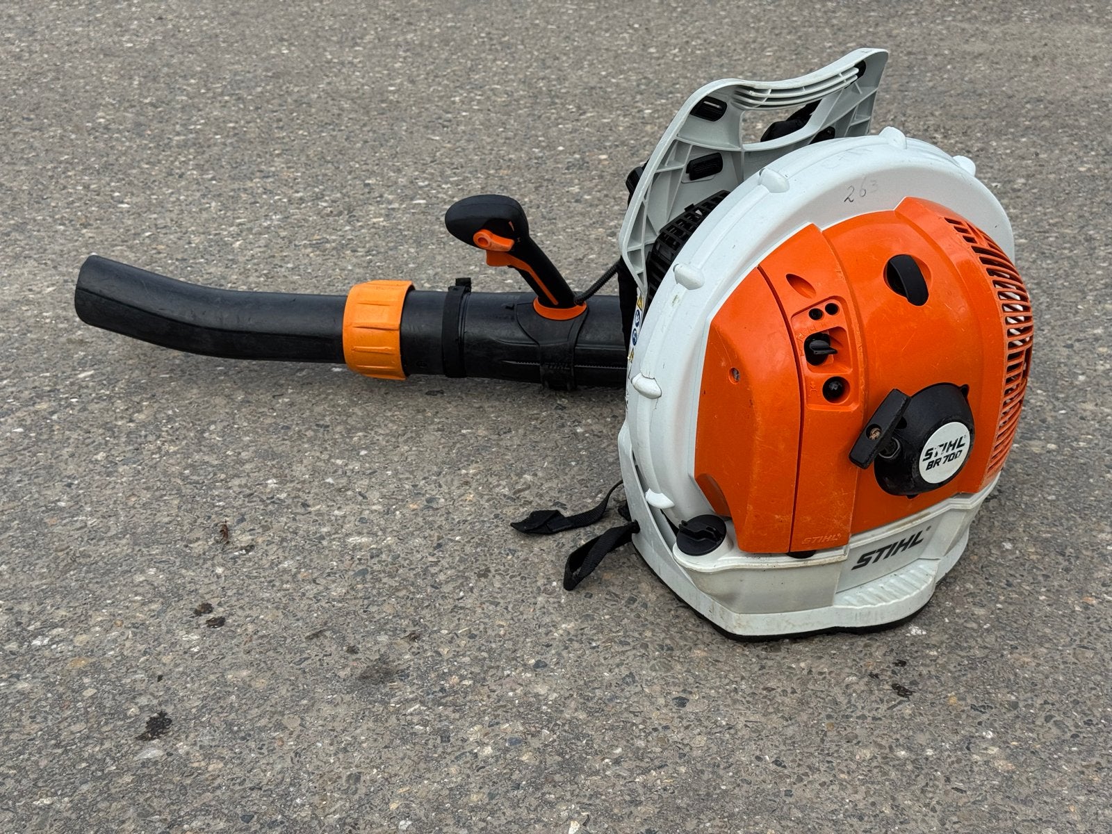 Stihl BR700 bladblazer, Tuin en Terras, Benzine, Gebruikt, Ruggedragen, Ophalen of Verzenden