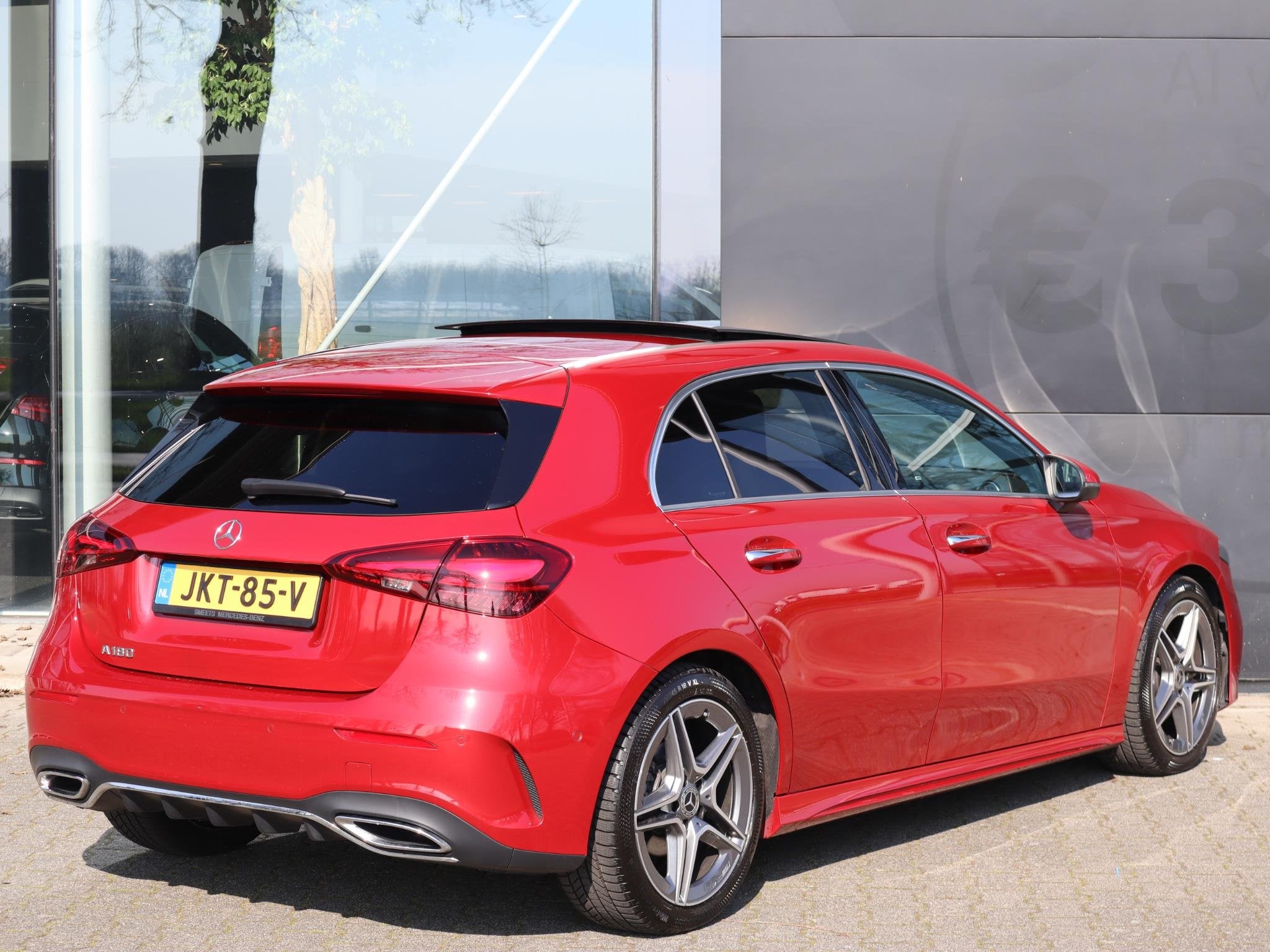 Mercedes-Benz A-klasse 180 Business Solution AMG l Panorama, Auto's, Mercedes-Benz, 136 pk, Gebruikt, 4 cilinders, Origineel Nederlands