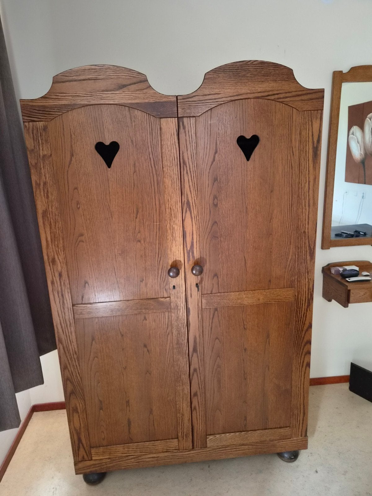 eiken houten kledingkast met hartjesdetails, Huis en Inrichting, Ophalen, 50 tot 75 cm, 200 cm of meer