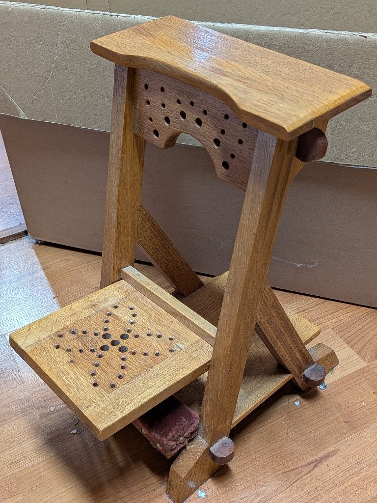 decoratie kerkstoeltje  tafeltje, Ophalen of Verzenden, Zo goed als nieuw, Bruin, Hout