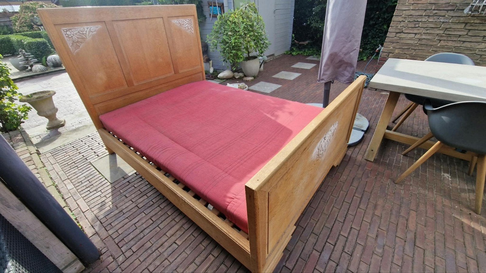 Antiek eiken bed met matras en lattenbodems, Ophalen