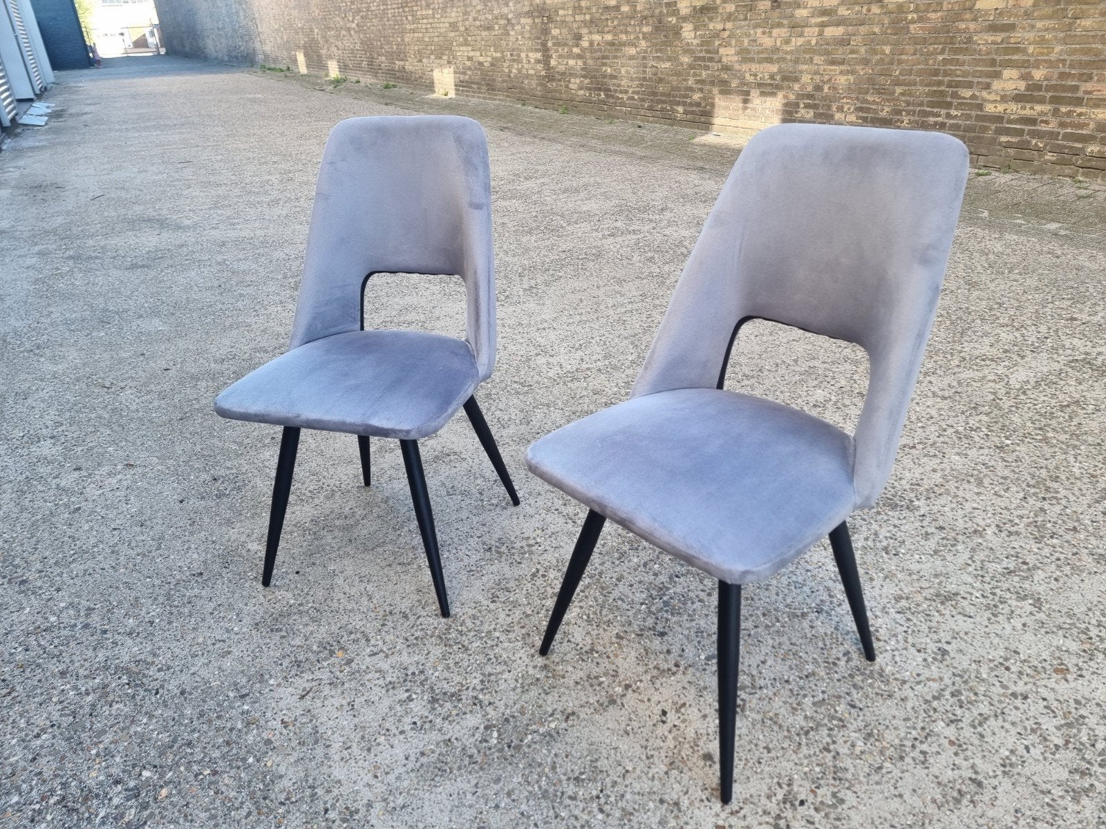 2 Fluwelen Eetkamerstoelen – Draaibaar, Ophalen, Twee, Zo goed als nieuw, Metaal